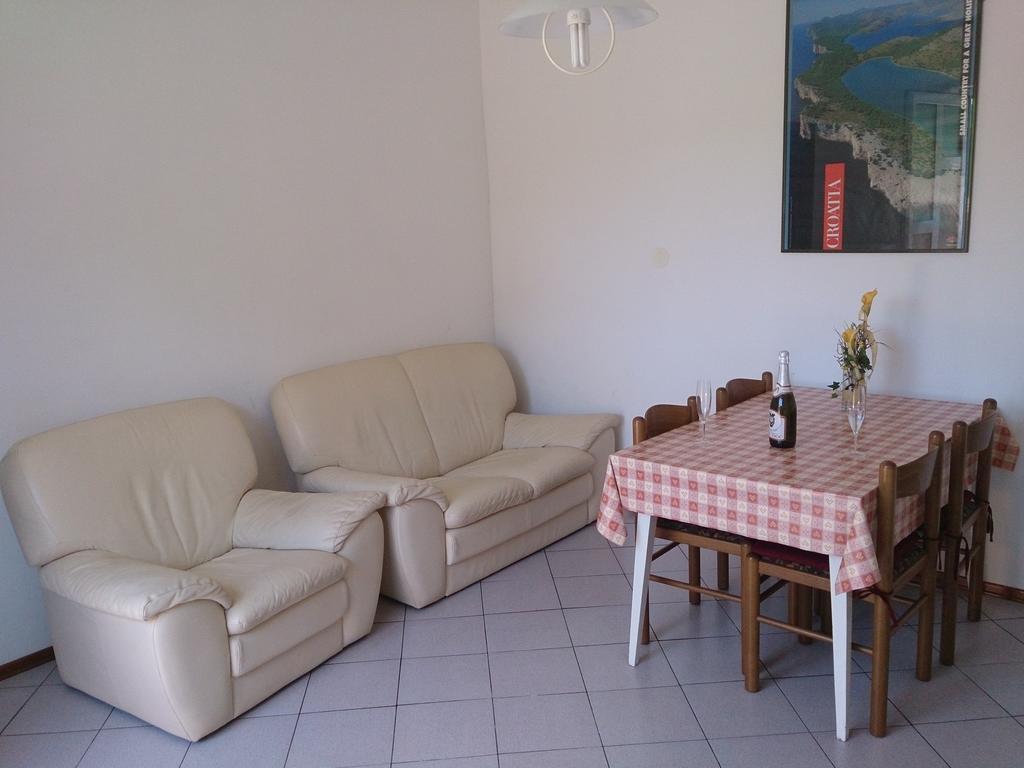 Apartments Valentino Supetarska Draga Habitación foto